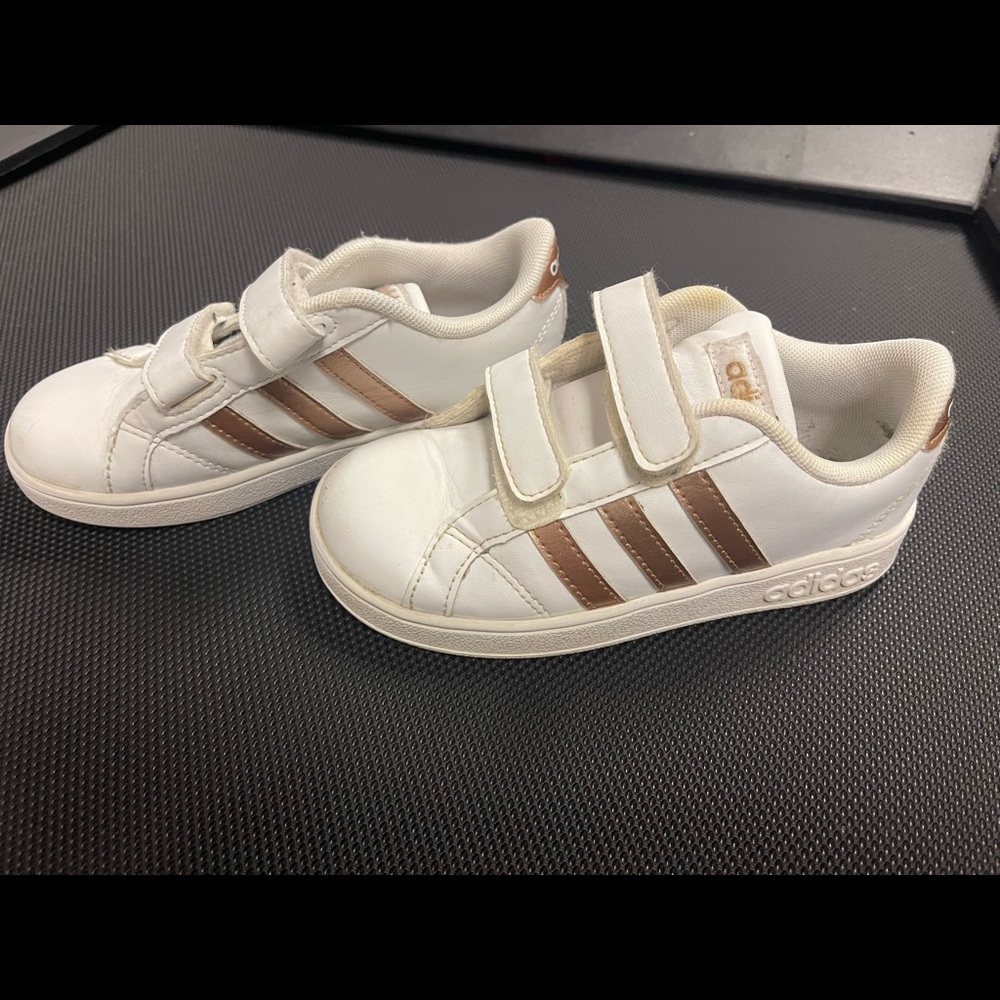 Adidas grand court Velcro gold shoes toddler size 10